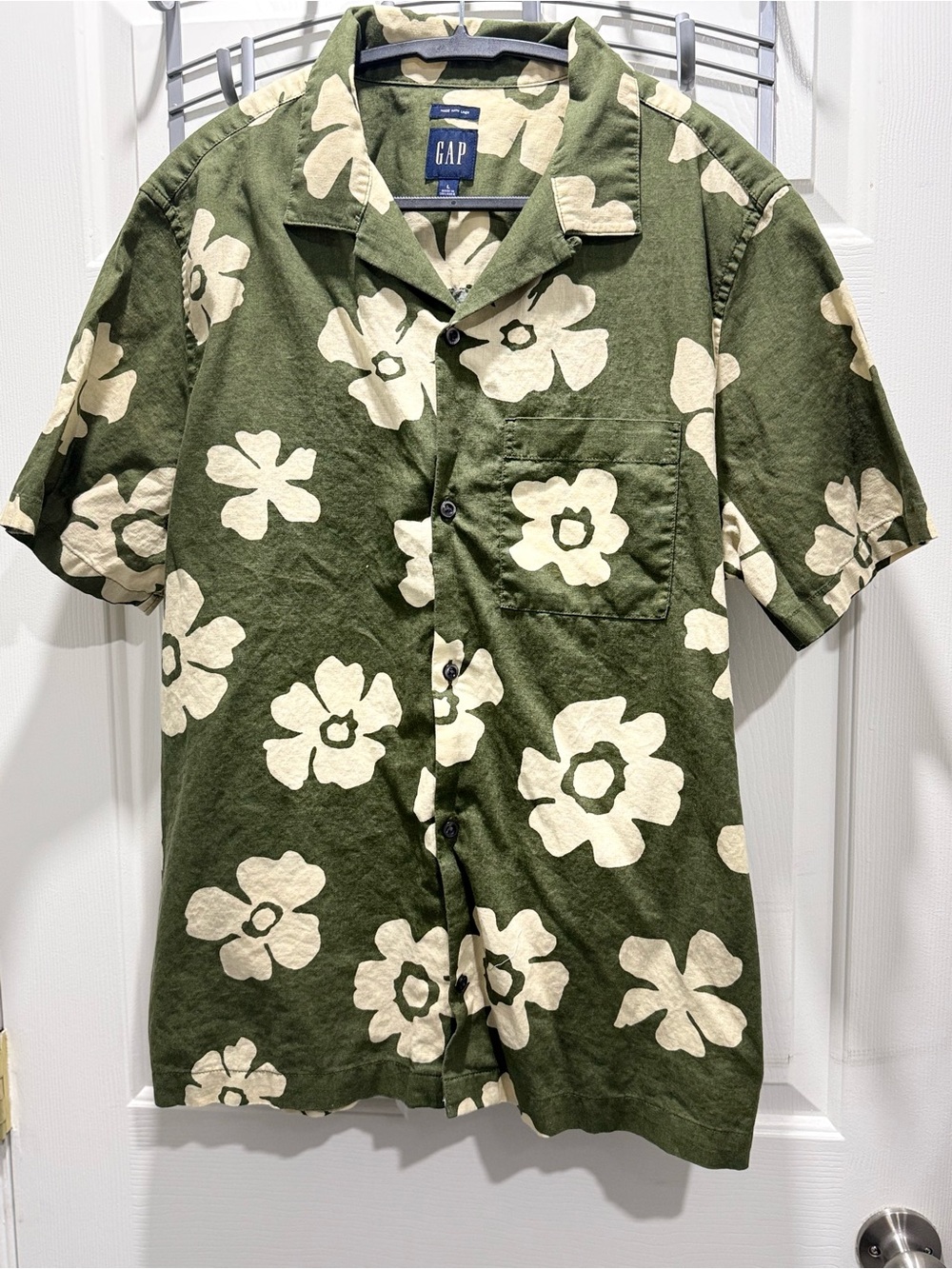 GAP Olive Green Short-Sleeve Floral Button-Down Shirt